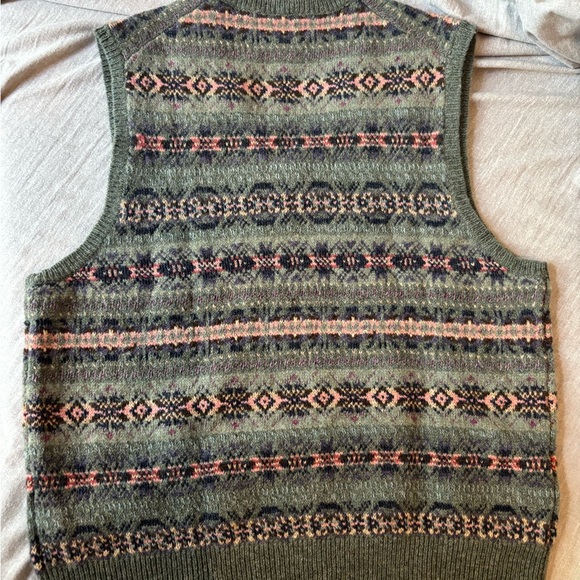 Men’s Fair Isle Wool Vest - Picture 6 of 6